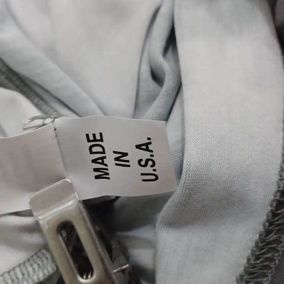 Wearable Art by Andrea Geer Wmn Small Sgraffito Boxy Tee in Greyscale - Picture 7 of 8